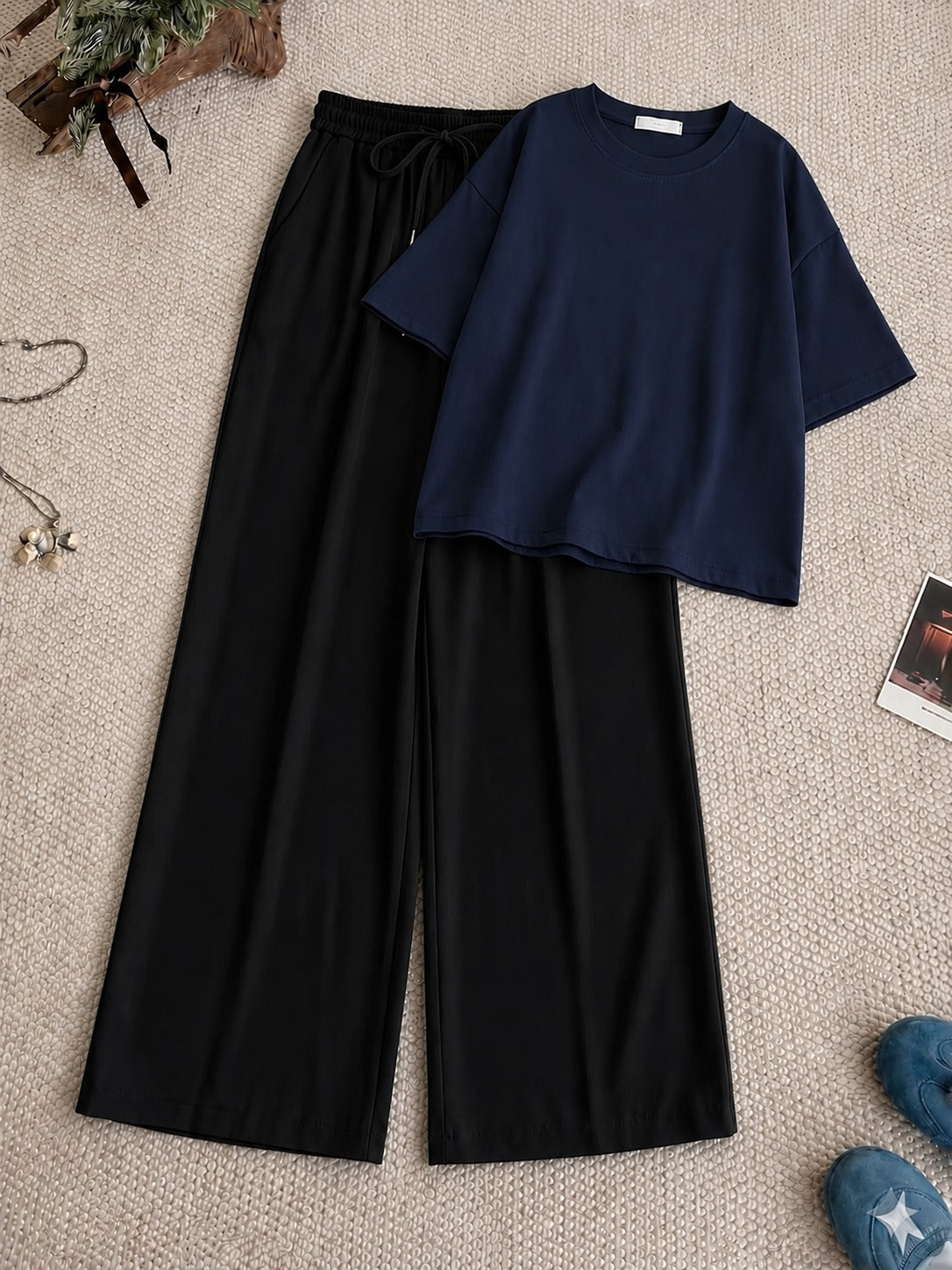 Navy-Blue Drop T-shirt With Black Flapper Trouser